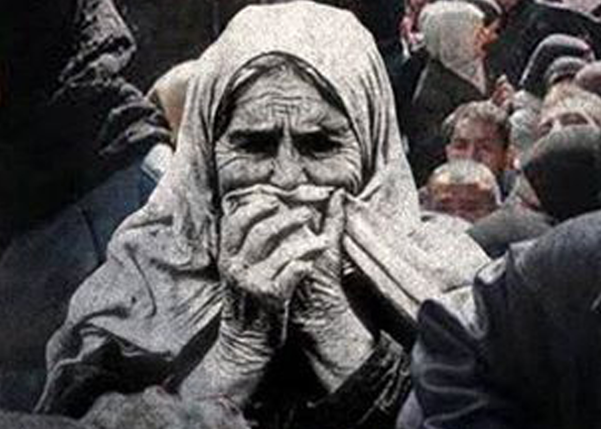 مسنة فلسطينية وصيتي أنا أدفن في مخيم اليرموك 