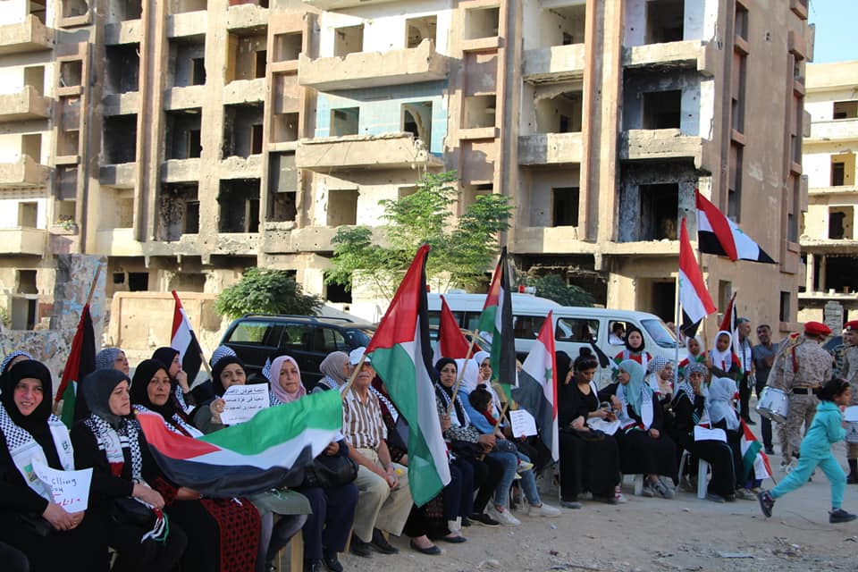 مخيم اليرموك.. وقفة غضب للنساء تنديداً بالعدوان على غزة