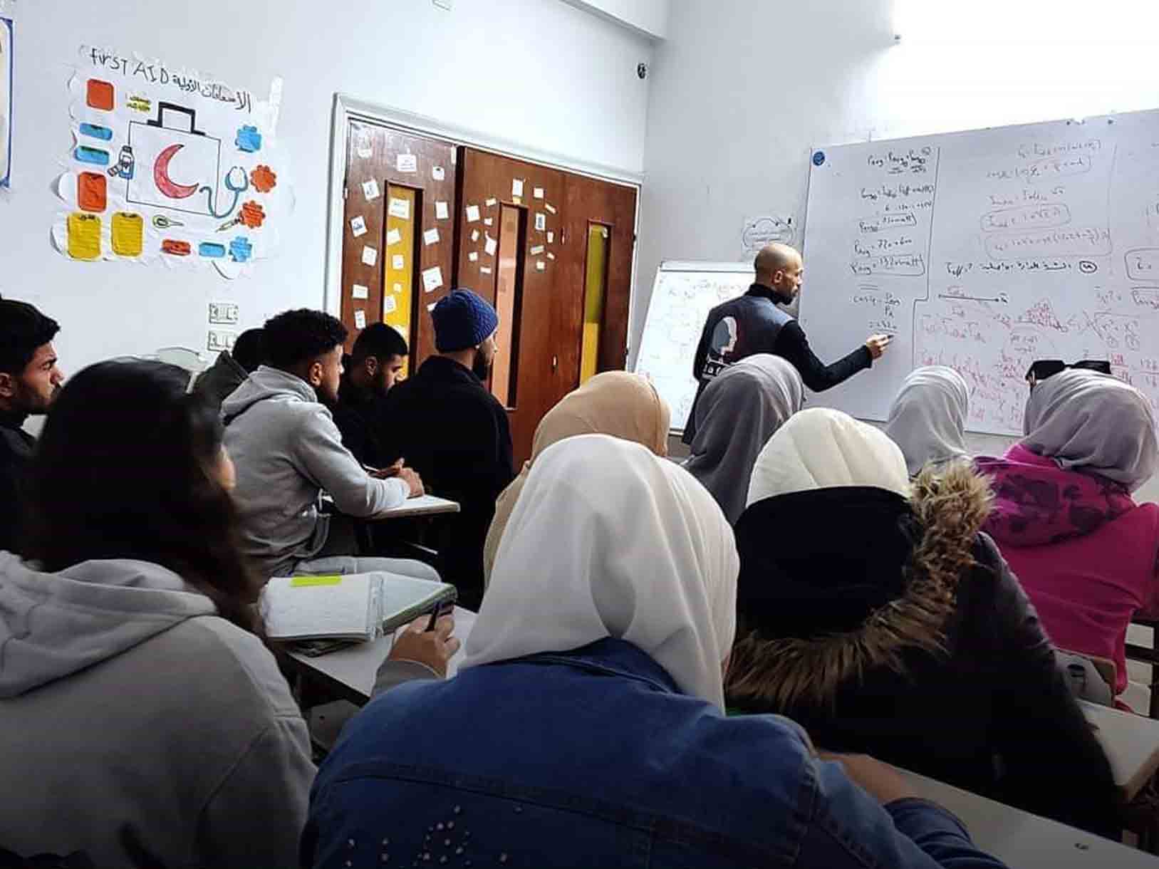 مؤسسة فلسطينية تطلق برنامجاً تعليمياً مكثفاً لطلاب الشهادتين للعام 2024