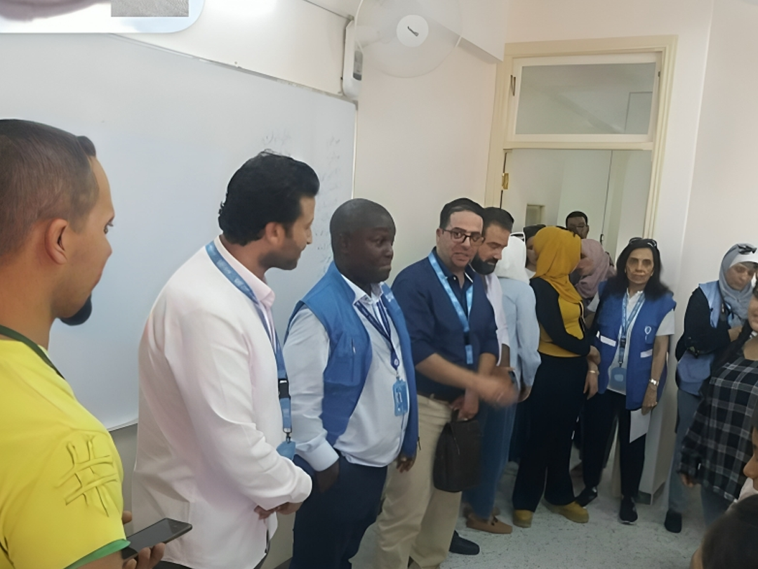 مدير الأونروا يطلع على أنشطة النادي الصيفي في مخيم اليرموك