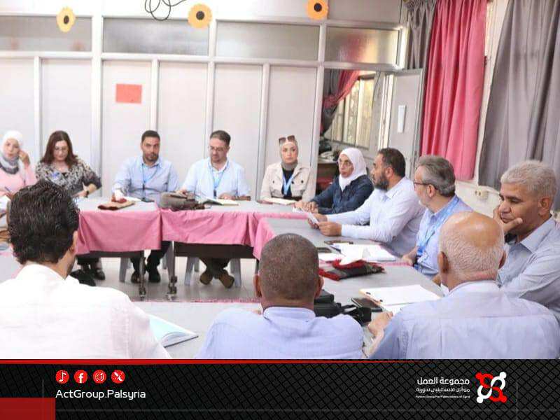 الأونروا في مخيم الحسينية يناقش أزمة المساعدات وتحسين الخدمات