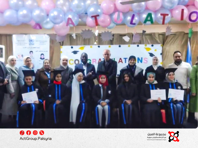 الأونروا تكرم الأوائل في الشهادة الإعدادية بمدرسة عكّا بمخيم النيرب