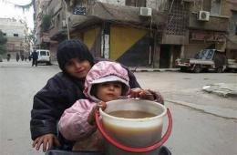 أطفال مخيم اليرموك مهددون بالموت جوعاً وعطشاً وبرداً