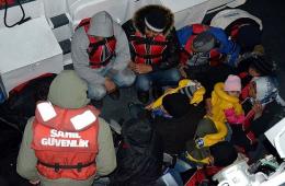 خفر السواحل التركي ينقذ مهاجرين سوريين وفلسطينيين في بحر إيجه