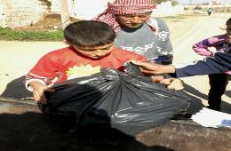 هيئة فلسطين الخيرية توزع المساعدات الغذائية في مزيريب 