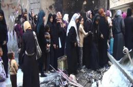 توقف توزيع المساعدات بعد اطلاق الرصاص والقنص في مخيم اليرموك المحاصر  