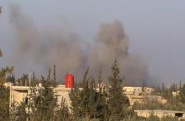 الطيران السوري يلقي ثلاثة براميل متفجرة في المزارع المحيطة بمخيم خان الشيح  