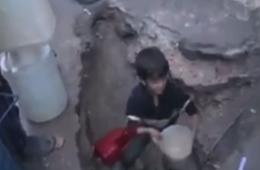 استمرار انقطاع المياه عن منازلهم، يجبر أهالي اليرموك على شرب المياه الملوثة