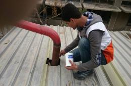 الهلال الأحمر الفلسطينيي يعقم بعض خزانات المياه الرئيسية في مخيم اليرموك 
