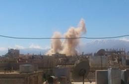 قصف بالبرميل المتفجرة على المناطق المحاذية لمخيم خان الشيح 
