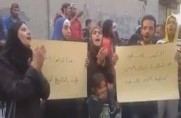 أهالي مخيم اليرموك يطالبون بعودتهم إلى الضفة الغربية وقطاع غزة