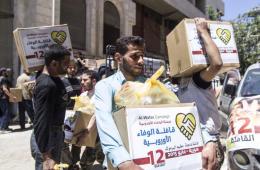 الحملات الخيرية تواصل توزيع مساعداتها على أبناء مخيم اليرموك في منطقة يلدا 