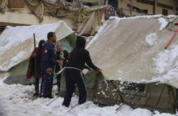 اللاجئون الفلسطينيون في مخيمي السبينة والحسينية والذيابية يطالبون بفتح الطريق وسط وعود حكومية جديدة 