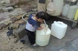 انقطاع المياه يدخل شهره 13 في مخيم درعا، و8 في مخيم اليرموك