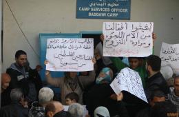 تواصل التحركات الشعبية ضد قرار الأنروا تقليص مساعداتها المالية للاجئين الفلسطينيين القادمين من سوريا إلى لبنان 