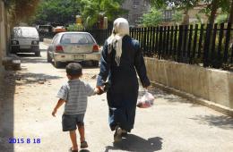 توزيع معقمات للمياه على أبناء مخيم اليرموك المحاصر ومساعدات غذائية على 50 عائلة في حي الزاهرة و نهرعائشة 