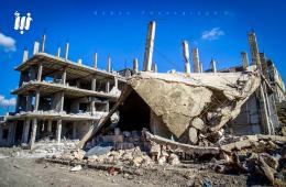  الطائرات السورية تقصف حي طريق السد المجاور لمخيم درعا يوم أمس