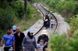 توقعات بوصول أكثر من مليون لاجئ إلى ألمانيا هذا العام وميركل تتعهد بخفض تدفقهم 