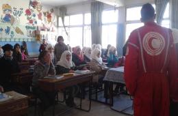 حملة توعية صحية في ظل تضييقات أمنية في مخيم العائدين بحمص 