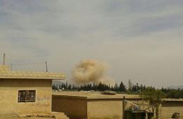 الطيران السوري يلقي 16 برميلاً متفجراً في محيط مخيم خان الشيح ويستهدف منفذ المخيم الوحيد