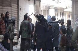 اشتباكات عنيفة في شارع الجاعونة و"داعش" تُرحل محتويات مشفى الباسل إلى الحجر الأسود  