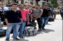 الطلاب الفلسطينيون يخرجون من مخيماتهم لتأدية امتحانات الشهادة الثانوية في سورية 