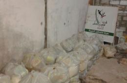 توزيع بعض المساعدات الغذائية على العائلات الفلسطينية جنوب سورية