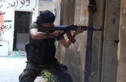  اشتباكات متقطعة بين مجموعات معارضة مسلحة وداعش في مخيم اليرموك