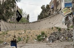 داعش تمهل المحاصَرين حتى الثلاثاء للخروج من مناطق سيطرة "فتح الشام" داخل مخيم اليرموك 