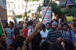 فلسطينيو سورية في اليونان ينظمون اعتصاماً تضامنياً مع مخيم خان الشيح 