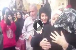 فيديو مؤثر | لاجئة فلسطينية تلتقي بعائلتها بعد عام من الاعتقال  