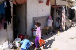 أزمات اقتصادية متفاقمة تعاني منها العائلات الفلسطينية النازحة بريف دمشق