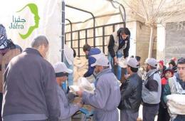 مؤسسة جفرا توزع الحليب والخبز على العائلات في مخيم خان الشيح 
