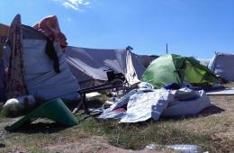 استمرار معاناة المئات من اللاجئين الفلسطينيين العالقين في المخيمات المؤقتة باليونان