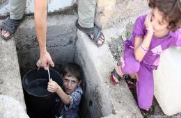 انتشار الأمراض بين المدنيين ومئات الفلسطينيين جنوب دمشق بسبب المياه الملوثة