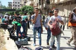 خروج طلاب الشهادة الاعدادية الفلسطينيين من جنوب دمشق لتقديم امتحاناتهم 