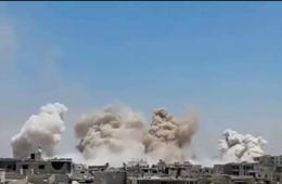 النظام يواصل قصف مخيم درعا بالبراميل المتفجرة 