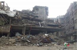 صور حديثة تظهر جانب من الدمار في ساحة الريجة وسط مخيم اليرموك 