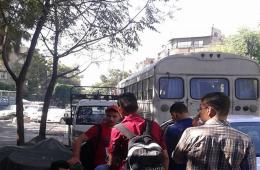 خروج طلاب الشهادة الثانوية من مخيم اليرموك لتقديم امتحان  سبر المعلومات