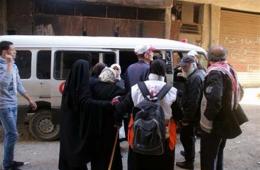 خروج حالات مرضية من منطقة غرب مخيم اليرموك إلى بلدة يلدا للعلاج