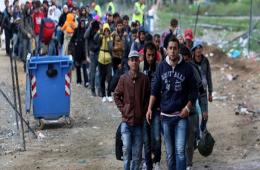 عشرات اللاجئين في اليونان يتوجهون إلى حدود مقدونيا 