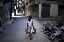 عشرات العوائل الفلسطينية تجدد مناشدتها بإدخال المساعدات إلى غوطة دمشق