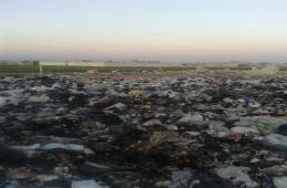 أهالي مخيم الحسينية يشتكون من تراكم النفايات ونقص خدمات البنى التحتية