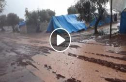 فيديو | الأمطار تفاقم من معاناة المهجرين من جنوب دمشق نحو الشمال السوري