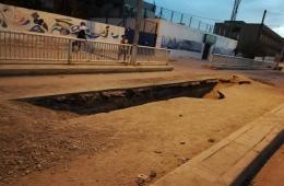 حفر الصرف الصحي وانقطاع شبكة الهاتف في مخيم الحسينية كابوس يؤرق الأهالي   