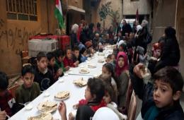 مأدبة غداء للأطفال في مخيم اليرموك المنكوب 