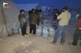 توزيع مادتي الخبز والمازوت على المهجرين في مخيمي دير بلوط والمحمدية