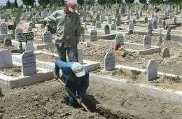 ثمن القبر و إيجاد مكان للدفن يفاقمان من المعاناة التي يعيشها نازحو مخيم اليرموك في سورية