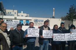 فلسطينيو سورية يعتصمون أمام مقر الأونروا في عمان 
