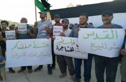 المهجرون الفلسطينيون في الشمال السوري يعتصمون رفضاً  لـ صفقة القرن ومؤتمر البحرين 